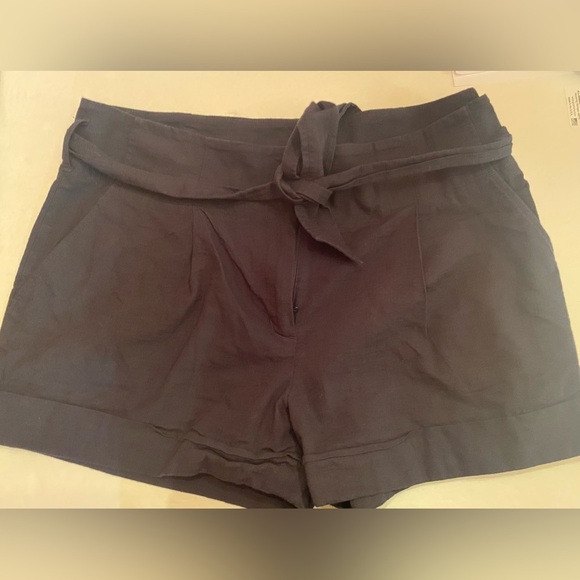 BCBG Woman’s Navy Shorts Size 10 - Picture 1 of 5